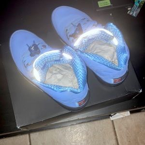 The shoes are in perfect condition only a little dirt under the shoe.